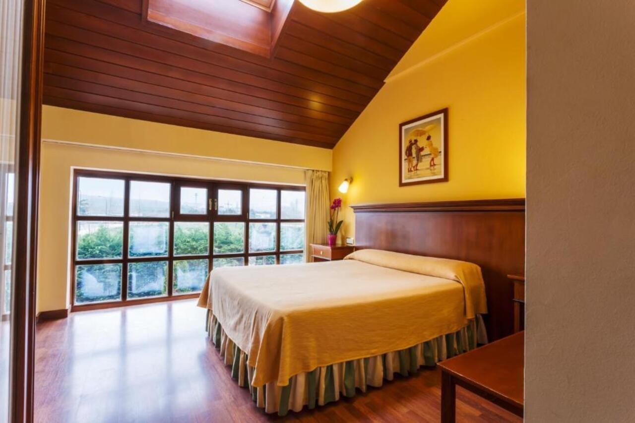 Hotel Azofra Burgos Bagian luar foto