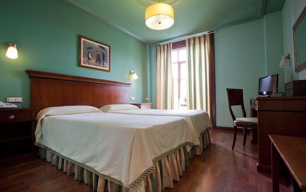 Hotel Azofra Burgos Bagian luar foto