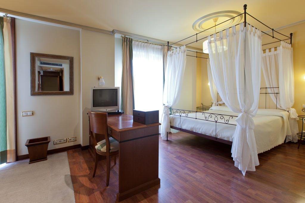 Hotel Azofra Burgos Bagian luar foto