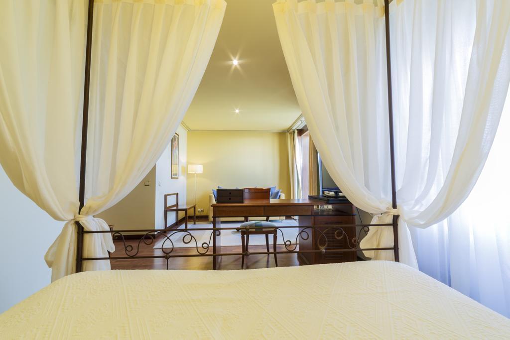 Hotel Azofra Burgos Bagian luar foto