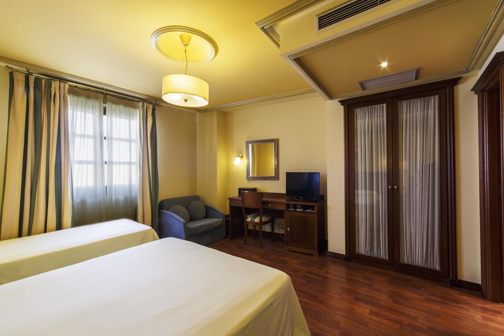 Hotel Azofra Burgos Bagian luar foto